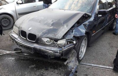 Сразу четыре автомобиля протаранил водитель BMW в Алматы