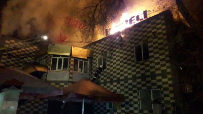 Из горевшей в Алматы гостиницы эвакуировали 30 человек