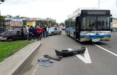 Два человека пострадали в результате ДТП с участием автобуса в Алматы 