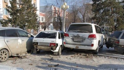 Девушка на джипе умудрилась протаранить шесть автомобилей в Уральске