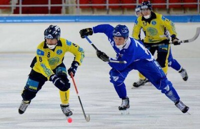 Казахстан одержал первую победу на чемпионате мира по хоккею с мячом