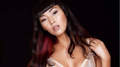 Казашка снялась в стиле ню для журнала Maxim