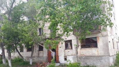 Лестничный пролёт обрушился в жилом доме в Карагандинской области