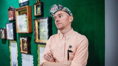 Художник из Узбекистана сделал иконостас с георгиевскими ленточками. Что он хотел сказать?