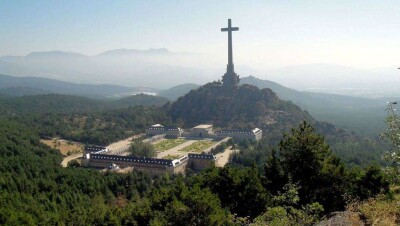 Испанцы высказались против выноса тела диктатора Франко из мемориального комплекса