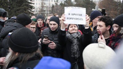 Волна митингов в России: участники акции обвиняют Медведева в коррупции 