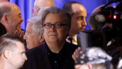 Экс-советнику президента США грозит суд из-за комментариев для книги о Трампе