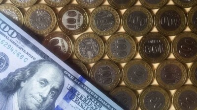 Доллар подешевел до 385 тенге на фоне роста цен на нефть. Эксперты дали свои прогнозы