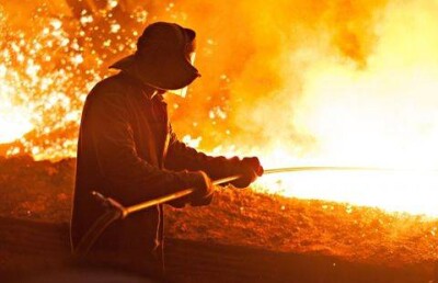 Рабочих двух заводов в Казахстане отправили в отпуск без содержания