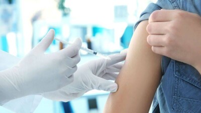 Информация о том, что получившие вакцину от Covid-19 не смогут прививаться от других вирусов – фейк