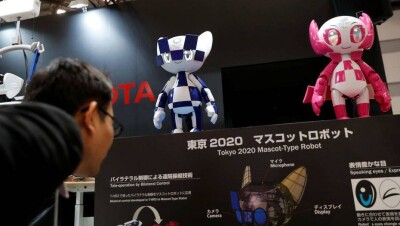 От бармена до теннисиста: в Токио открылась крупнейшая в мире выставка роботов