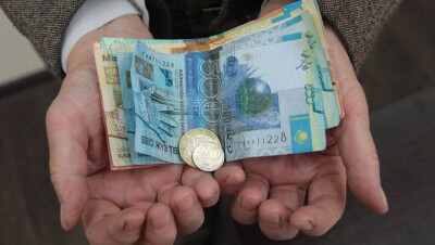Парламент РК одобрил повышение пенсий и пособия по рождению ребенка