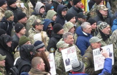 Участники нового Майдана в центре Киева собирают "Вече" и выбирают своих лидеров