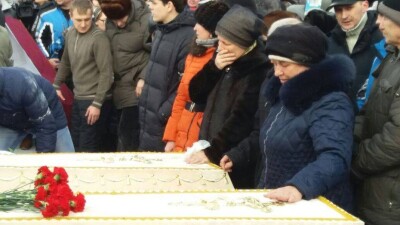 В Шахане простились с двумя семьями, погибшими при обрушении дома