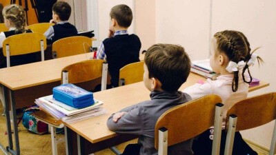 В ВКО отменили занятия для школьников