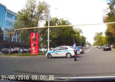 Уральские полицейские проигнорировали коллегу-регулировщика на перекрёстке