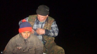 В Костанайской области спасли мужчину с ребёнком, застрявших посреди реки