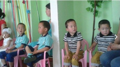 18 пар близнецов посещают детский сад в кыргызском Оше