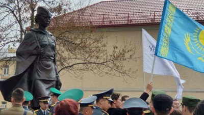 Памятник Алие Молдагуловой открыли в Санкт-Петербурге