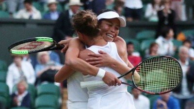 Тайпейка Се Шувэй и чешка Барбора Стрыцова выиграли "Уимблдон" в парном разряде