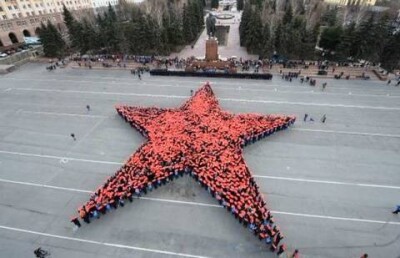 Три тысячи челябинцев собрались в гигантскую звезду