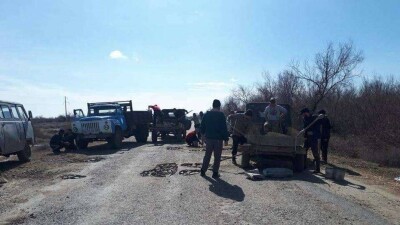 Сельчан, самостоятельно отремонтировавших дорогу в Алматинской области, не накажут