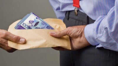 Трудовой инспектор задержан за получение взятки от работника Казахмыса в Караганде