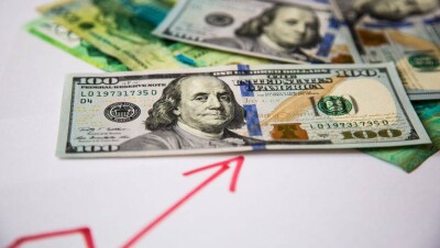 Тенге улучшил позиции на бирже по отношению к доллару