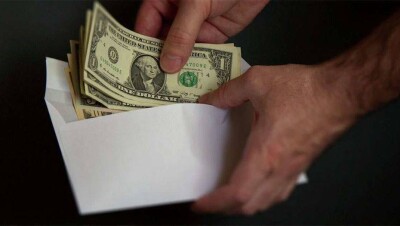 Главу АО "Казагрофинанс" по Костанайской области уличили в получении взяток от фермеров