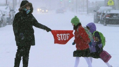 В ВКО объявили об отмене занятий в школах