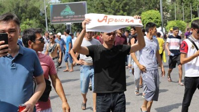 Жители Арыси вышли на несанкционированный митинг в Шымкенте