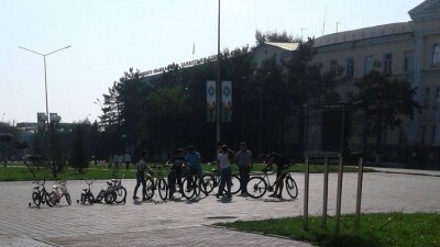 В Семее велопрокатчикам разрешили вернуться на площадь перед акиматом