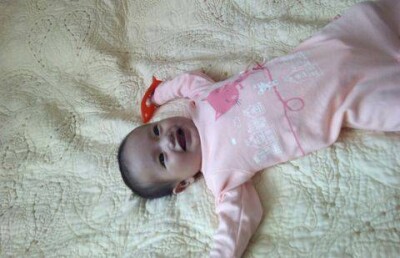 Малышке из Караганды нужно 40 тысяч евро, чтобы вернуть сердце на место