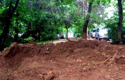 Пресс-служба Байбека в упор не видит грязи в алматинском дворе и винит во всём журналистов