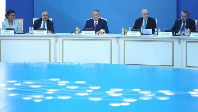 Назарбаев настаивает, чтобы Путин и Зеленский провели переговоры тет-а-тет 