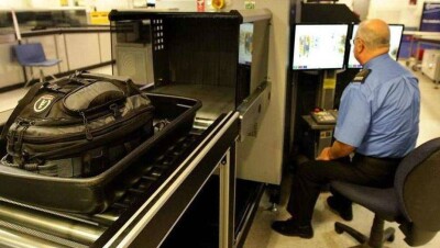 Сканеры-томографы, позволяющие провозить жидкости в ручной клади, тестируют в аэропорту Лондона