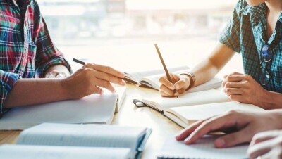 Гранты для студентов из многодетных семей распределили в Алматы и Нур-Султане