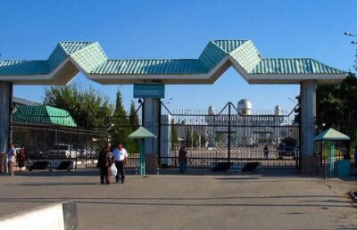 Узбекистан остановил движение через границу с Казахстаном