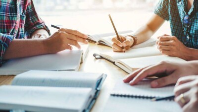 Политических госслужащих исключили из списка претендентов на получение стипендии "Болашак"