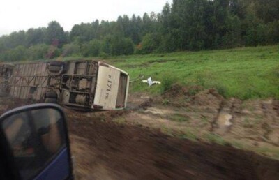 На новосибирской трассе по пути в Усть-Каменогорск перевернулся пассажирский автобус