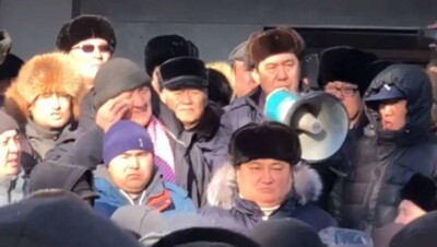 Инцидент в Караганде. С родственниками погибшего парня встретился аким Карагандинской области