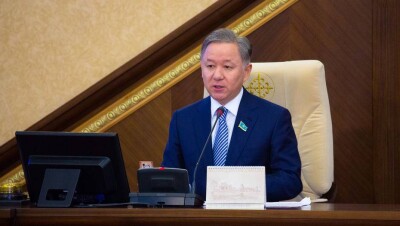 О роли Президента в формировании казахстанского парламентаризма рассказал спикер Мажилиса 