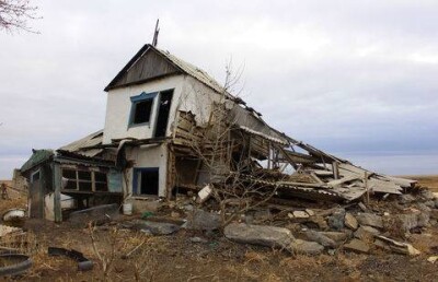 Не все жители затопленного посёлка Оразак получили новое жильё