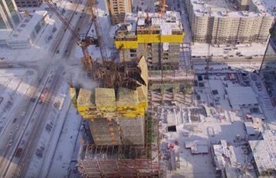 Последствия пожара на "Абу-Даби Плаза" снял беспилотник