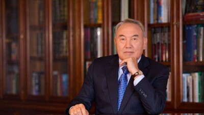 Назарбаев поздравил казахстанцев с Днём благодарности