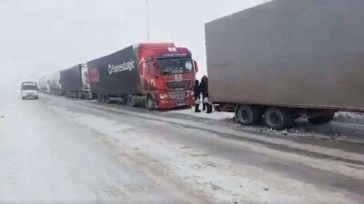 Трассу из Нур-Султана в Павлодар открыли. 90 фур смогли выбраться из снежного плена