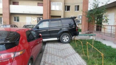 333 водителя оштрафовали за неправильную парковку в Алматы за сутки