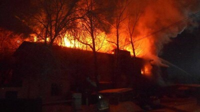 Крупный пожар произошёл в многоквартирном доме в ВКО