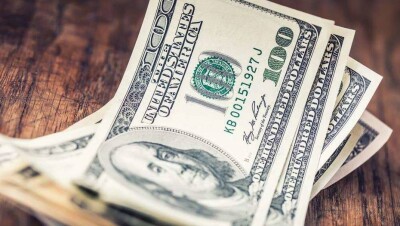 Доллар по отношению к тенге дешевеет третий день подряд