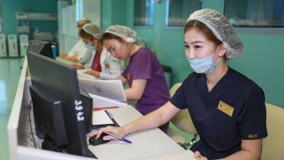 Минздрав о резком снижении числа больных пневмонией в выходные: Люди стараются дождаться понедельника